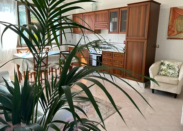 Villa Bifamiliare Per Famiglie Con Giardino. 카발리노 사진