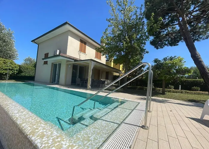 Delightful Villa With Garden And Pool In Albarella Caleri foto