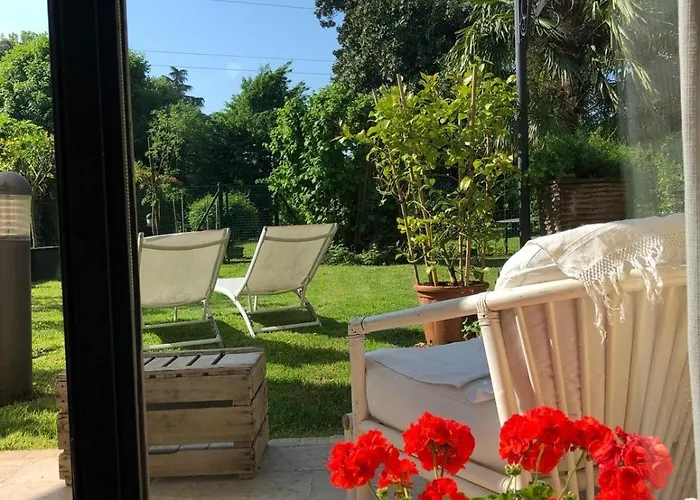 Photo de 3 Bedrooms Villa With Garden In A Residential Setting Villa Cameroni