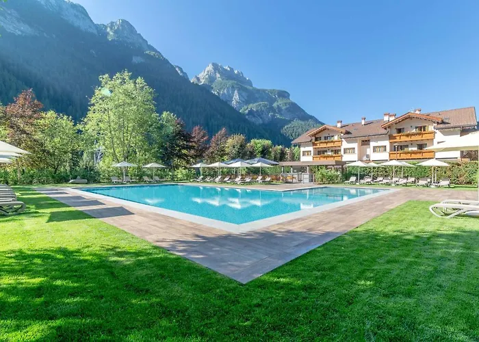 Hotel La Maison Wellness & Spa Alleghe photo
